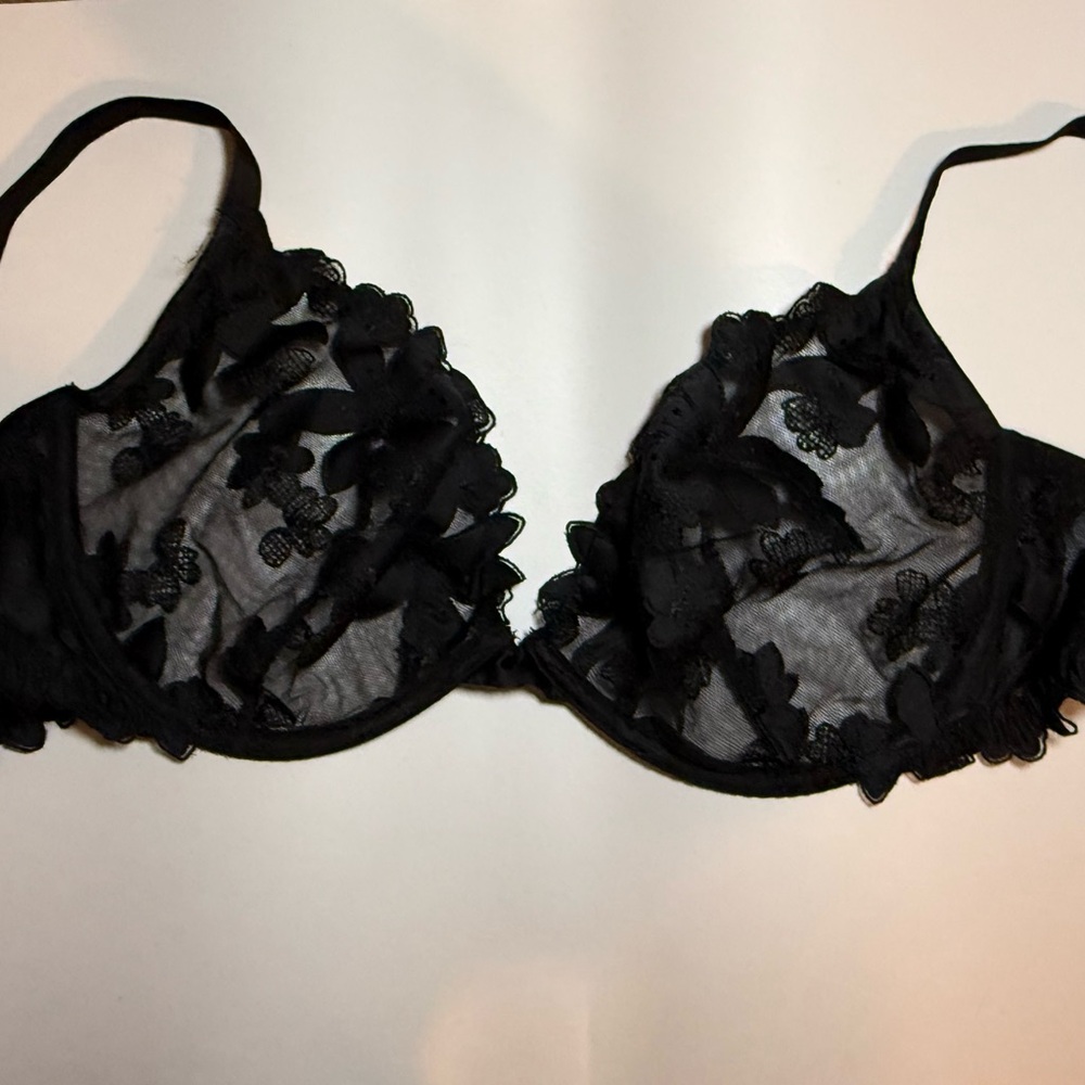 VICTORIAS SECRET LUXE LINGERIE UNLINED FLORAL EMBROIDERED PLUNGE BRA
